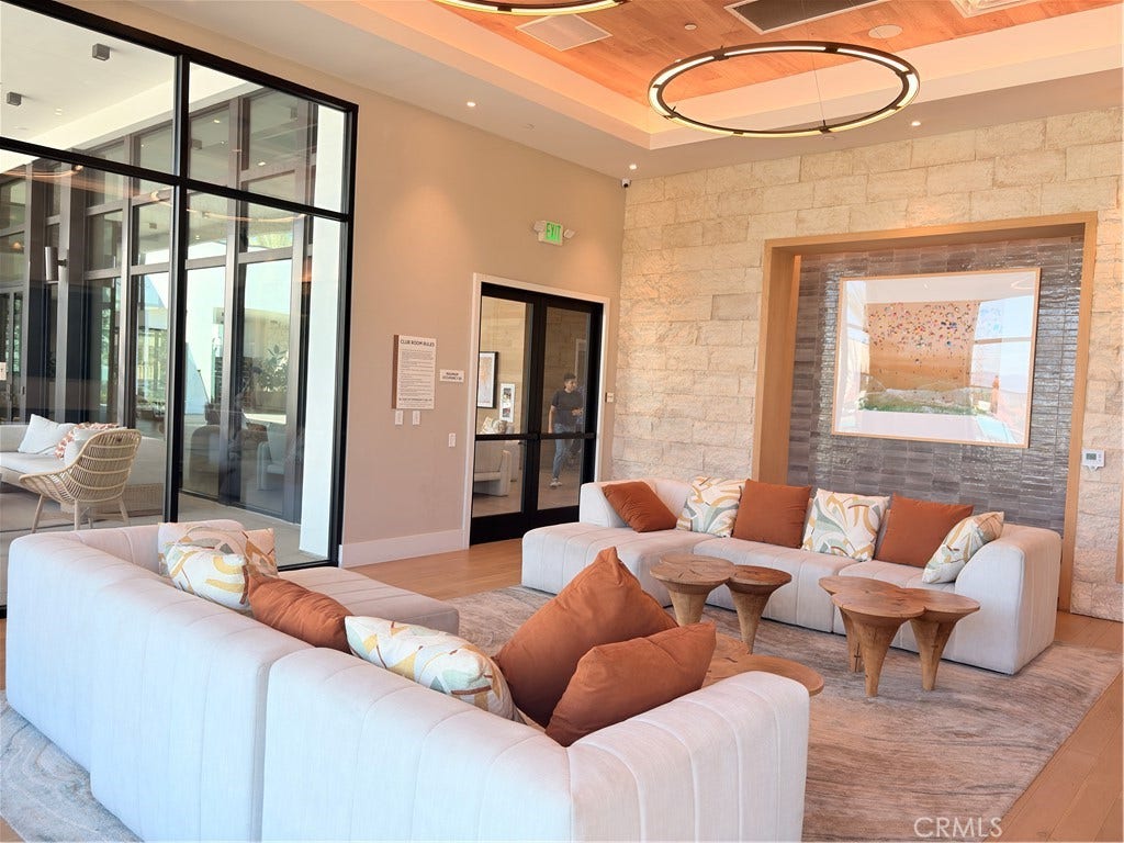 348 Plume Way, Montebello, CA 90640 Spacious lounge
