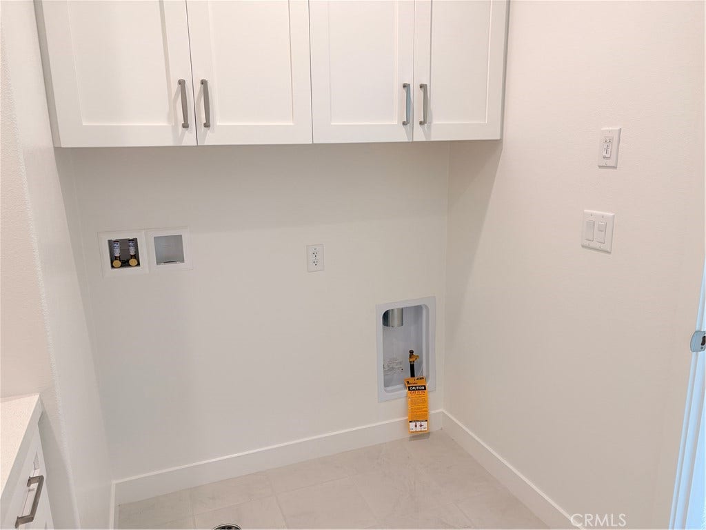 348 Plume Way, Montebello, CA 90640 Washer and dryer hook up