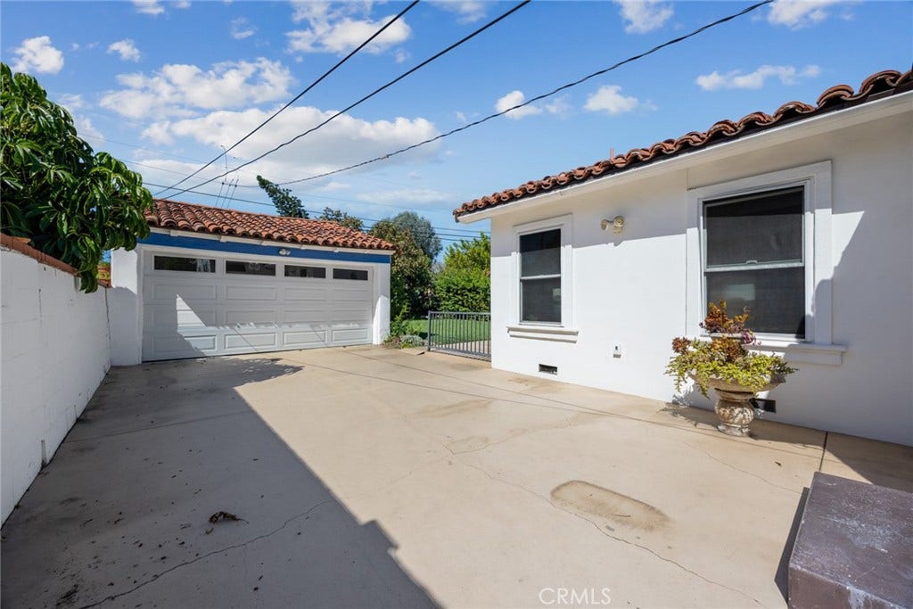 407 Daroca Avenue, San Gabriel, CA 91775 Driveway