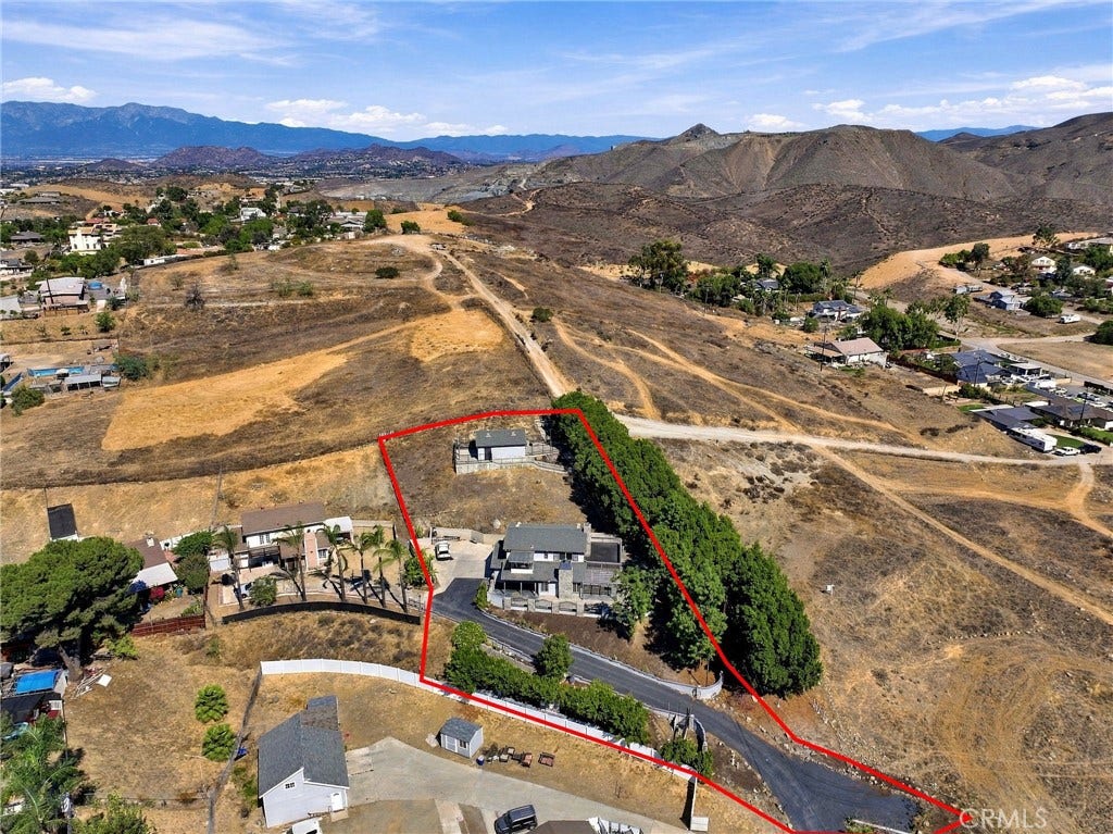19015 Envoy, Corona, CA 92881