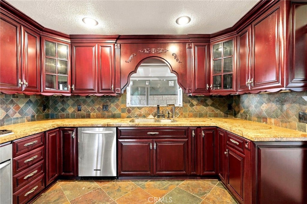 19015 Envoy, Corona, CA 92881