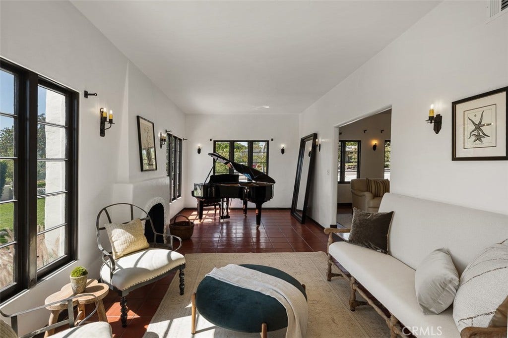 2098 Roosevelt, Altadena, CA 91001