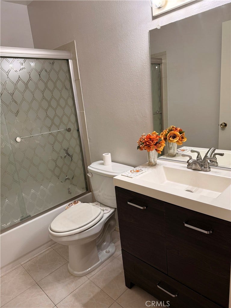 5465 Bohlig, #115, Los Angeles, CA 90032 Hallway Bathroom