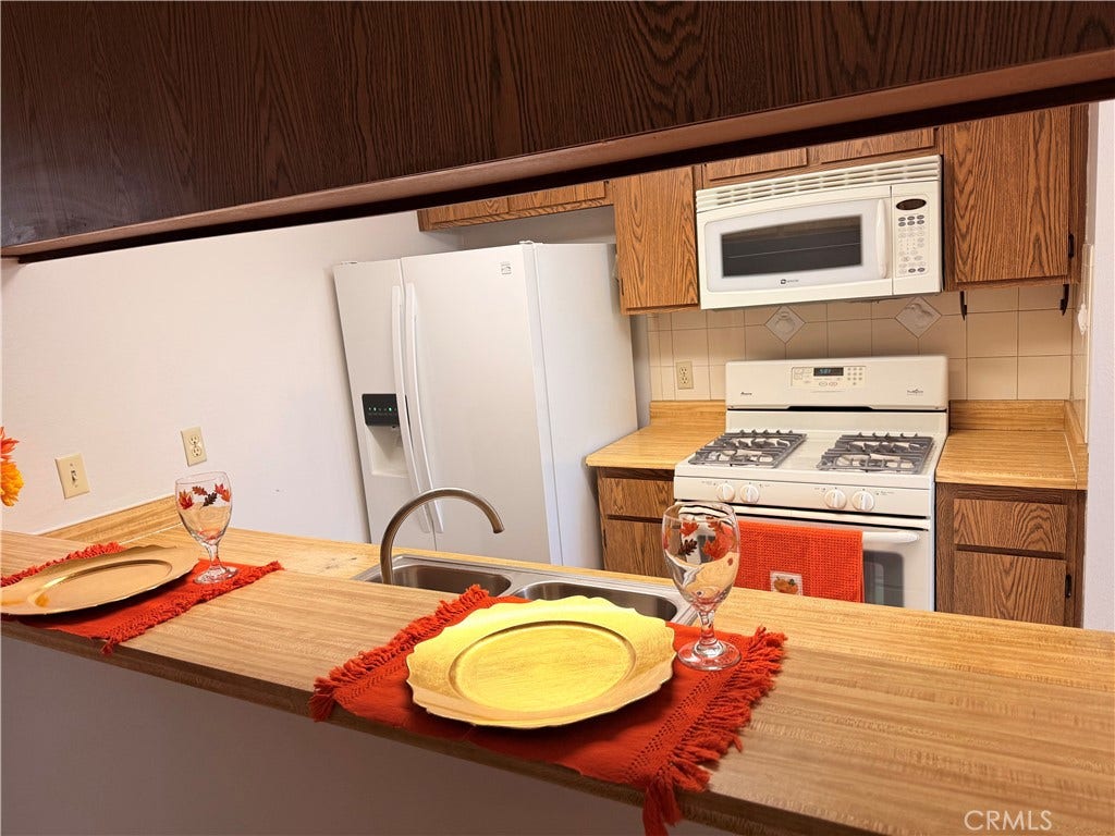 5465 Bohlig, #115, Los Angeles, CA 90032 Breakfast nook