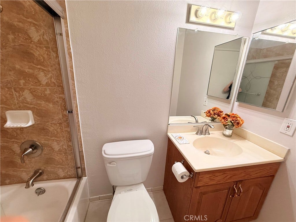 5465 Bohlig, #115, Los Angeles, CA 90032 Master Bathroom