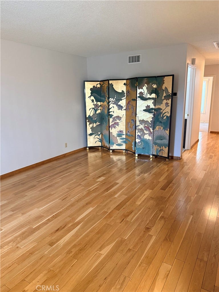 5465 Bohlig, #115, Los Angeles, CA 90032 Spacious Living Room