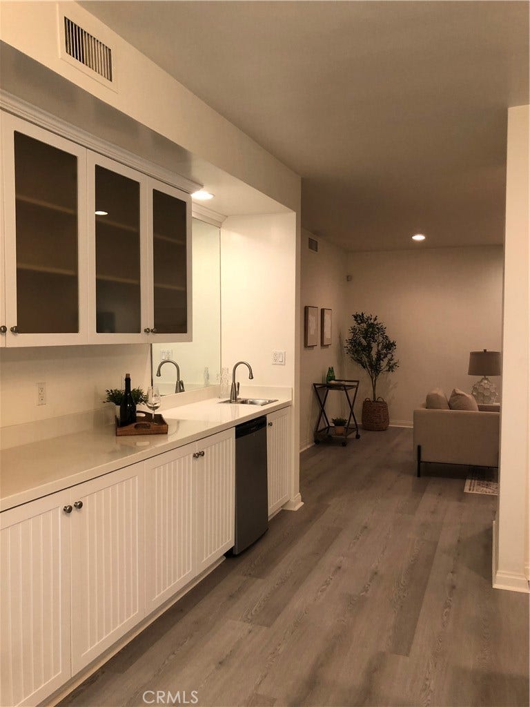 380 S Orange Grove Bl, #8, Pasadena, CA 91105 380 S Orange Grove Bl, #8, Pasadena, CA 91105