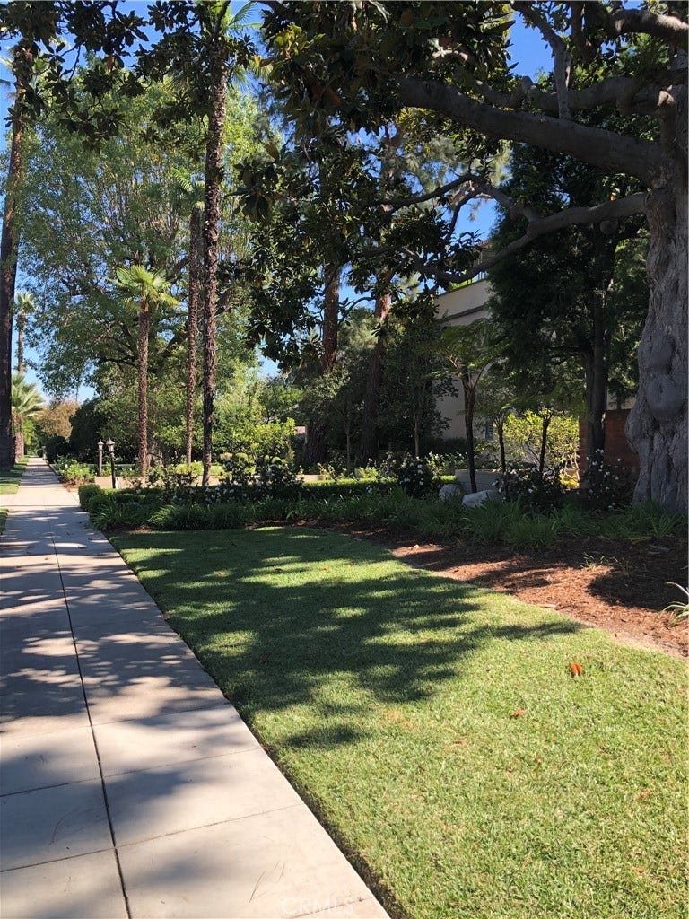 380 S Orange Grove Bl, #8, Pasadena, CA 91105 380 S Orange Grove Bl, #8, Pasadena, CA 91105