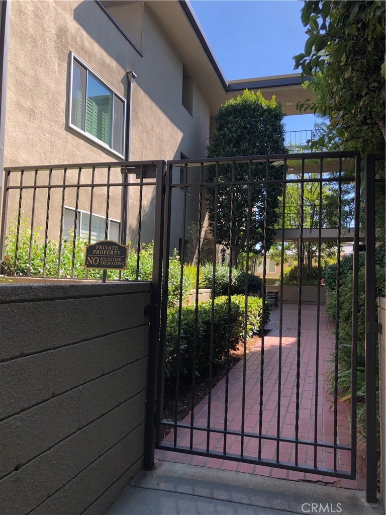 380 S Orange Grove Bl, #8, Pasadena, CA 91105 Side entrance from Waverly