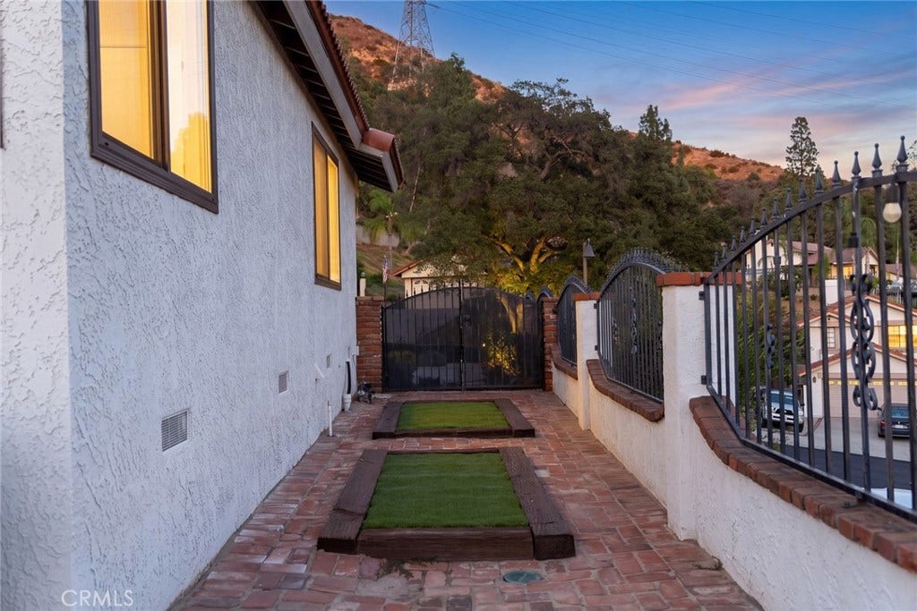 75 CEDARWOOD Avenue, Duarte, CA 91010 Side Yard