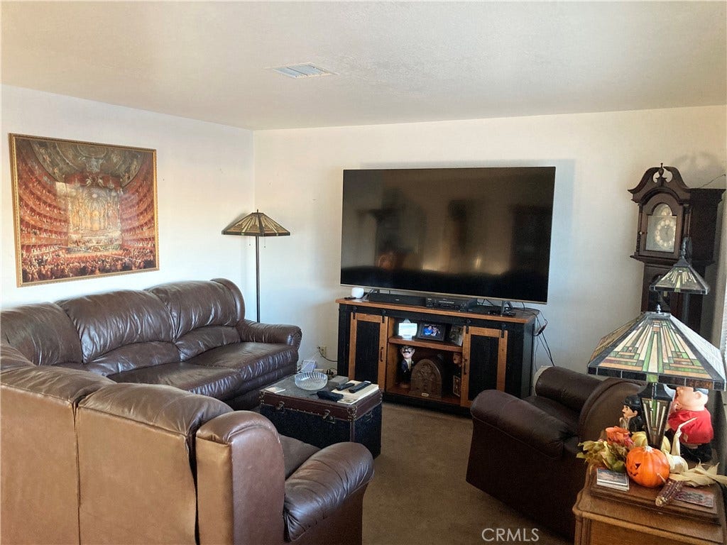 1273 Elsinor Avenue, Ventura, CA 93004 Living Room