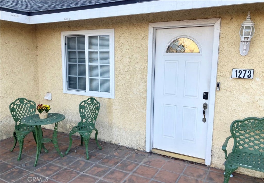 1273 Elsinor Avenue, Ventura, CA 93004 Spacious Front Porch