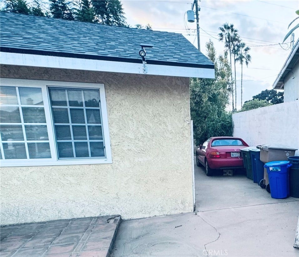1273 Elsinor Avenue, Ventura, CA 93004 Additional gated parking area on side of house