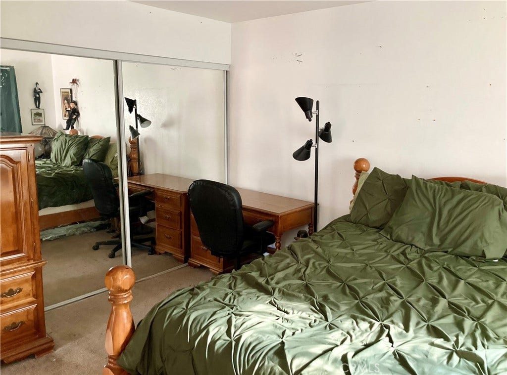 1273 Elsinor Avenue, Ventura, CA 93004 Primary Bedroom mirrored closet doors