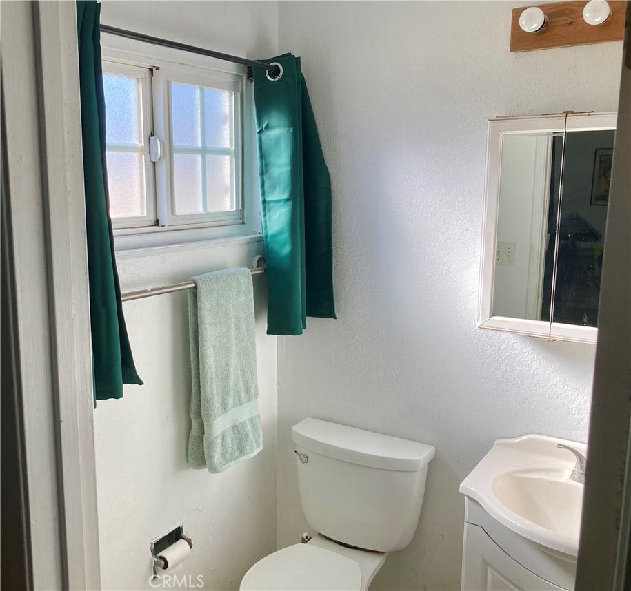 1273 Elsinor Avenue, Ventura, CA 93004 Primary bathroom
