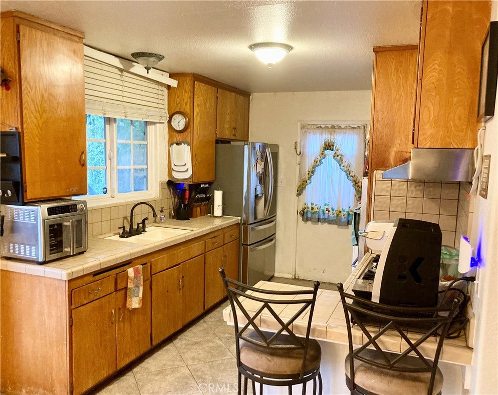 1273 Elsinor Avenue, Ventura, CA 93004 Kitchen view from Dining Area