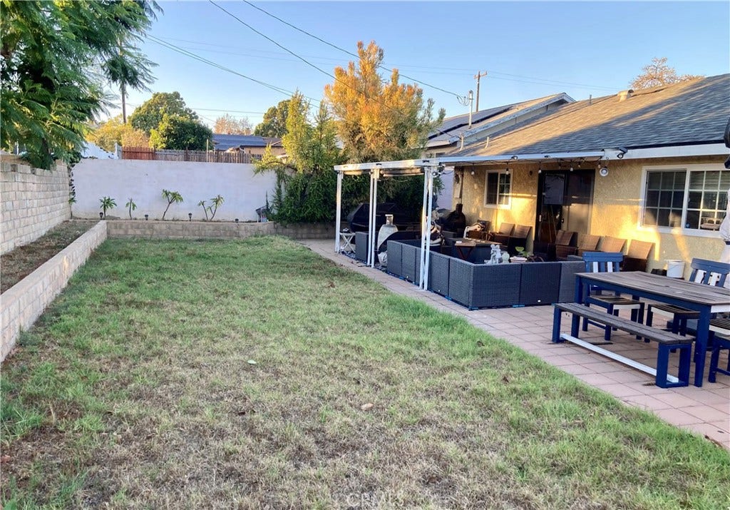 1273 Elsinor Avenue, Ventura, CA 93004 Rear Yard & Patio
