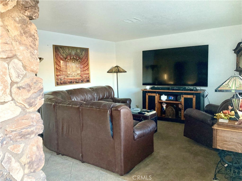 1273 Elsinor Avenue, Ventura, CA 93004 From Entry into Living Room