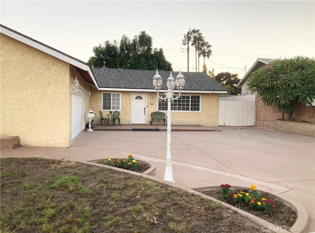 1273 Elsinor Avenue, Ventura, CA 93004 Front view from front yard