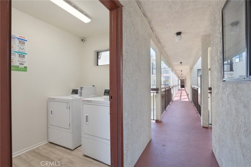 814 E Windsor Road, #208, Glendale, CA 91205 814 E Windsor Road, #208, Glendale, CA 91205