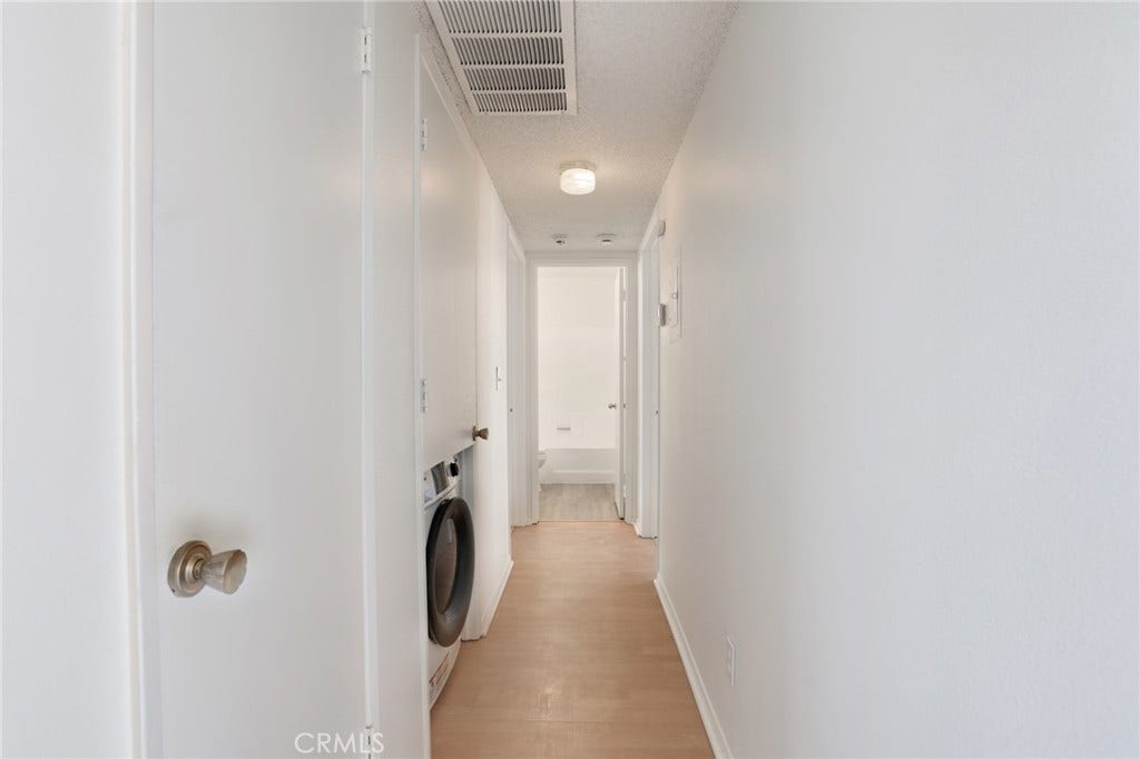 814 E Windsor Road, #208, Glendale, CA 91205 814 E Windsor Road, #208, Glendale, CA 91205