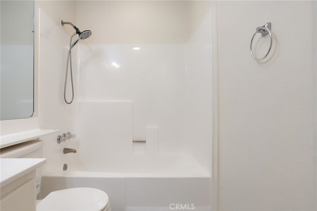 814 E Windsor Road, #208, Glendale, CA 91205 814 E Windsor Road, #208, Glendale, CA 91205