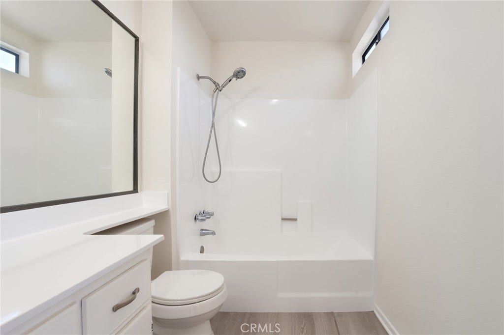 814 E Windsor Road, #208, Glendale, CA 91205 814 E Windsor Road, #208, Glendale, CA 91205