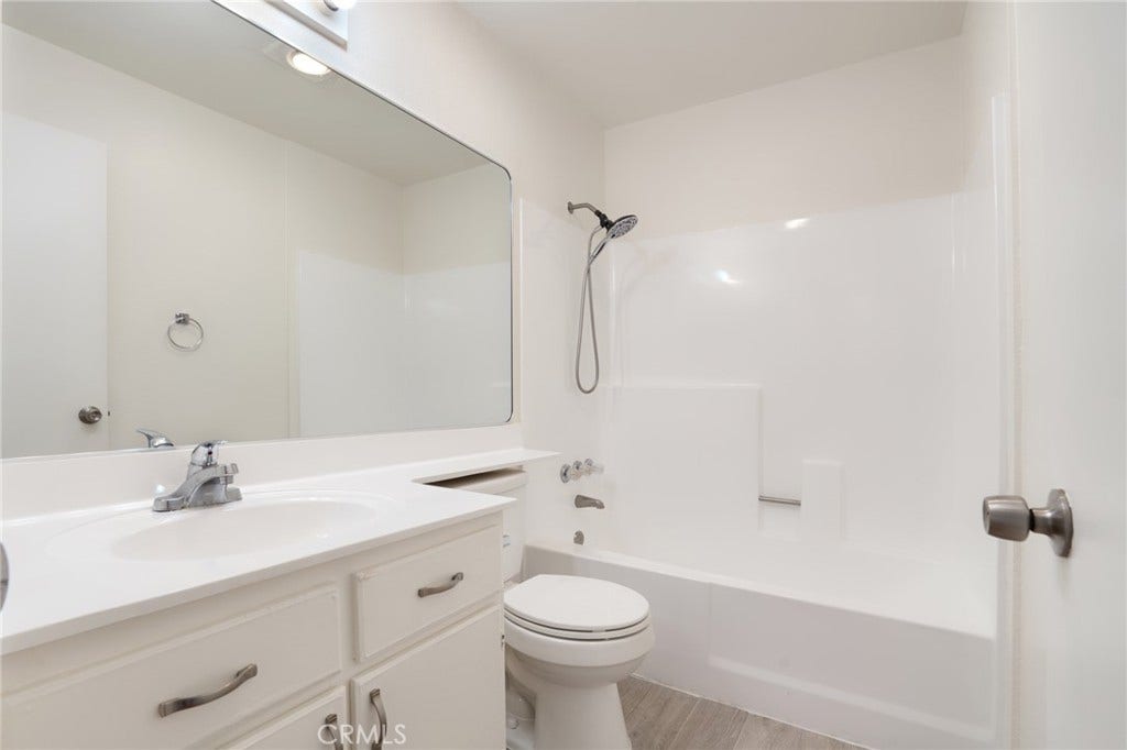 814 E Windsor Road, #208, Glendale, CA 91205 814 E Windsor Road, #208, Glendale, CA 91205