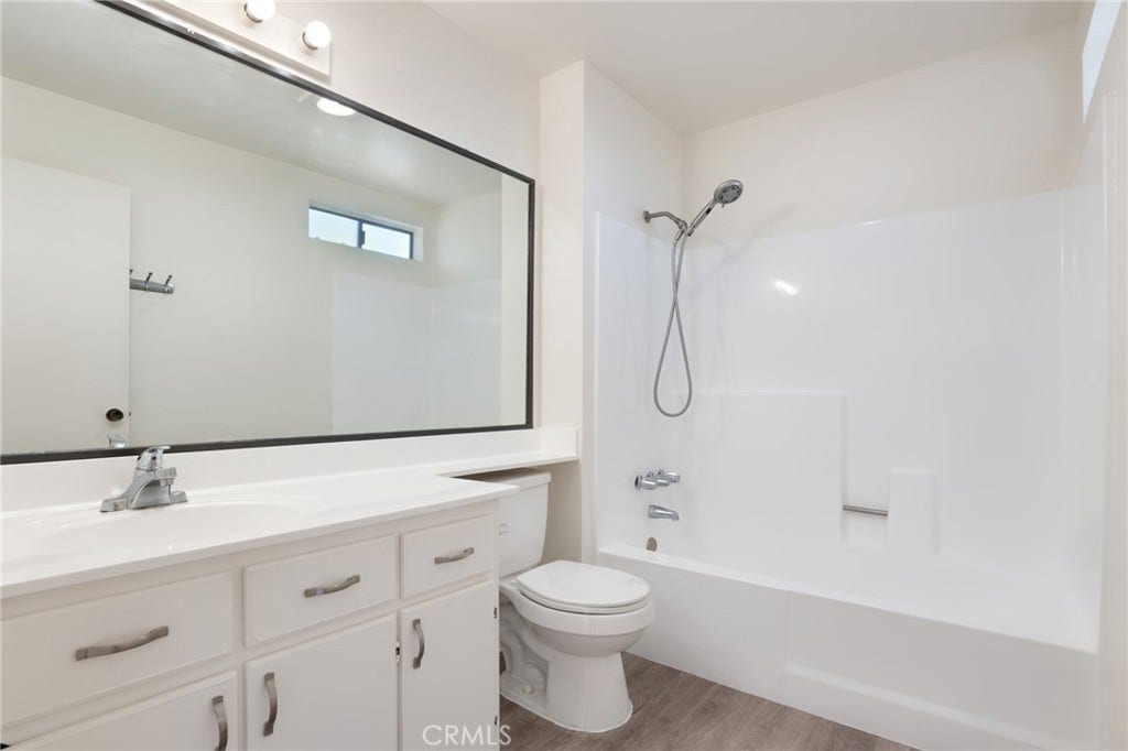 814 E Windsor Road, #208, Glendale, CA 91205 814 E Windsor Road, #208, Glendale, CA 91205