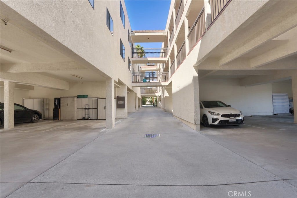 814 E Windsor Road, #208, Glendale, CA 91205 814 E Windsor Road, #208, Glendale, CA 91205