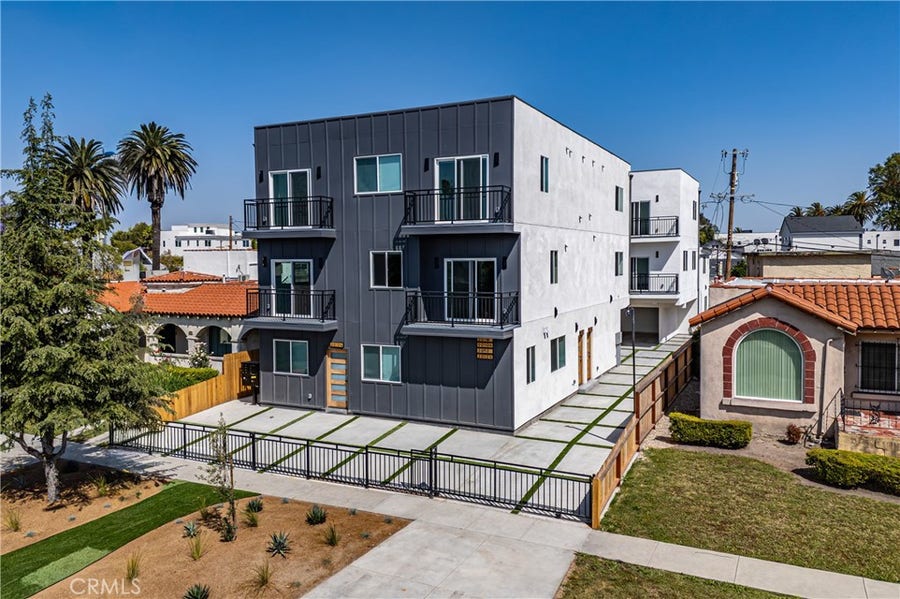 Property photo for 2010 S Dunsmuir, Los Angeles, CA