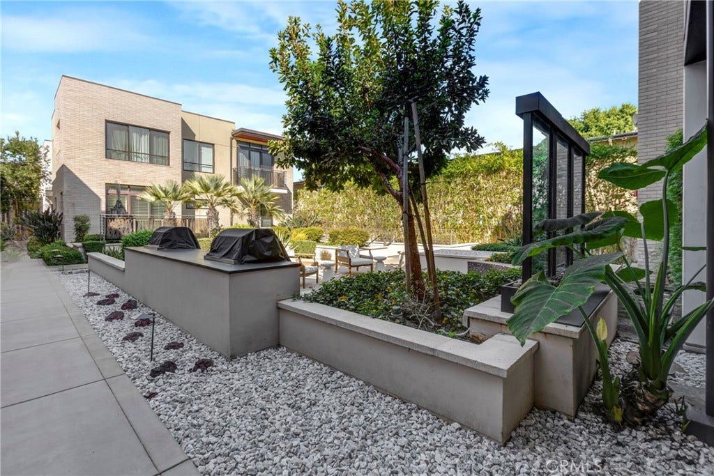 125 Hurlbut Street, #202, Pasadena, CA 91105 125 Hurlbut Street, #202, Pasadena, CA 91105