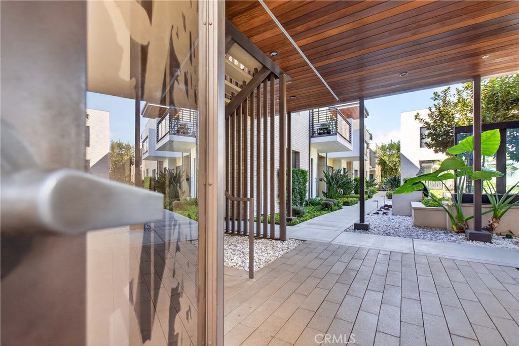 125 Hurlbut Street, #202, Pasadena, CA 91105 125 Hurlbut Street, #202, Pasadena, CA 91105
