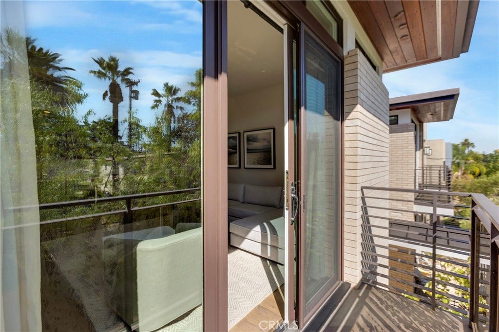 125 Hurlbut Street, #202, Pasadena, CA 91105 125 Hurlbut Street, #202, Pasadena, CA 91105