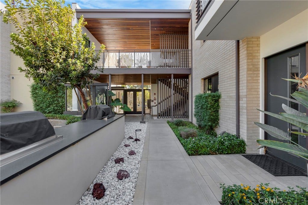 125 Hurlbut Street, #202, Pasadena, CA 91105 125 Hurlbut Street, #202, Pasadena, CA 91105