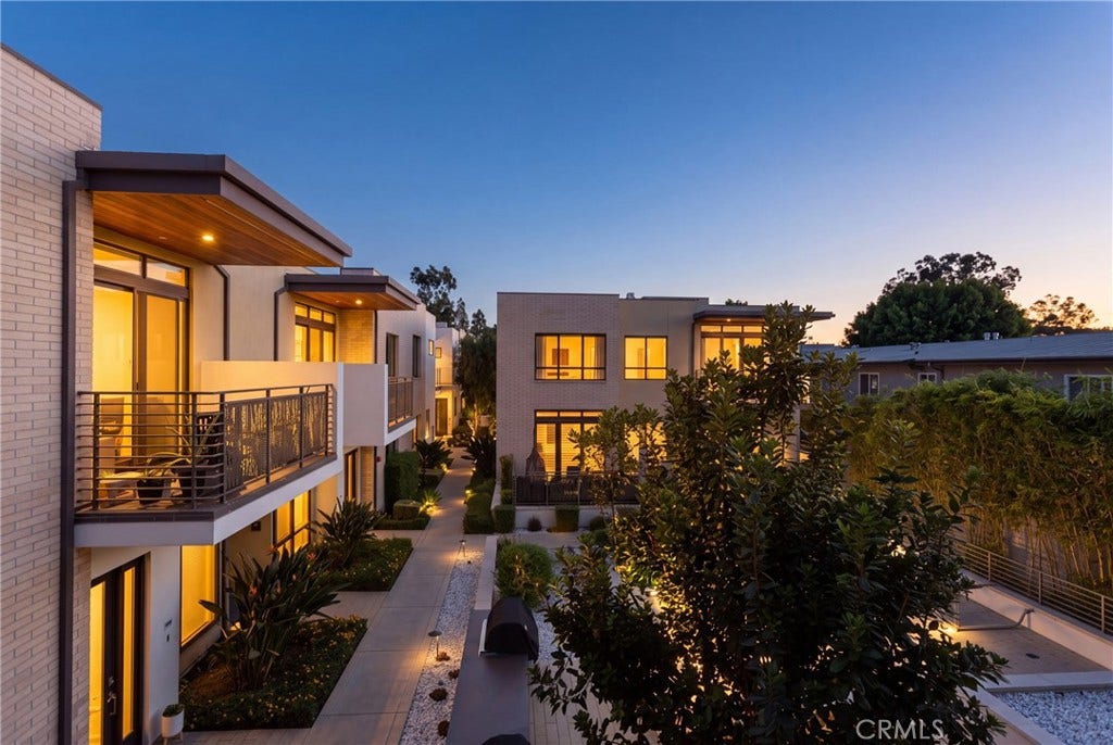 125 Hurlbut Street, #202, Pasadena, CA 91105 125 Hurlbut Street, #202, Pasadena, CA 91105
