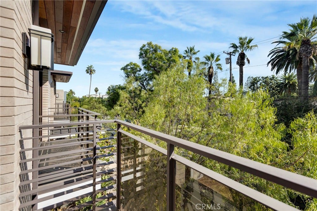 125 Hurlbut Street, #202, Pasadena, CA 91105 125 Hurlbut Street, #202, Pasadena, CA 91105