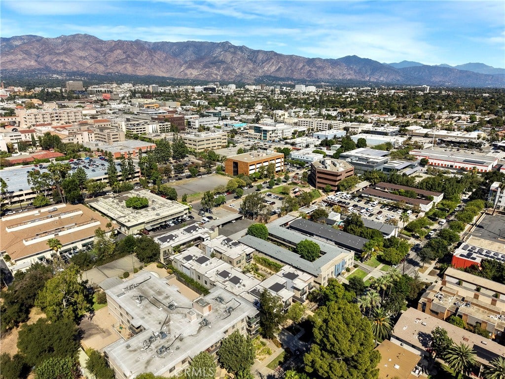 125 Hurlbut Street, #202, Pasadena, CA 91105 125 Hurlbut Street, #202, Pasadena, CA 91105
