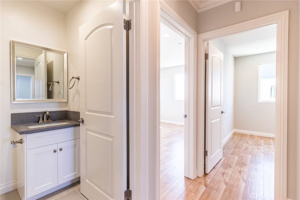 1739 Longwood Avenue, Los Angeles, CA 90019