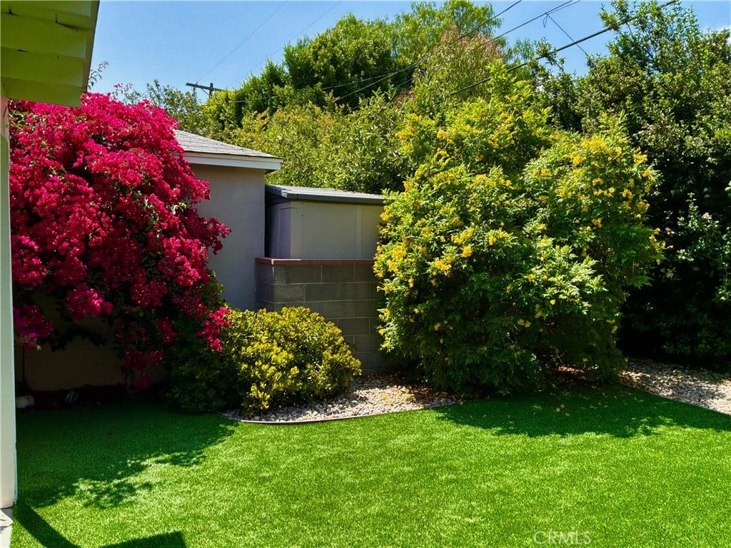 17415 Victory, Lake Balboa, CA 91406
