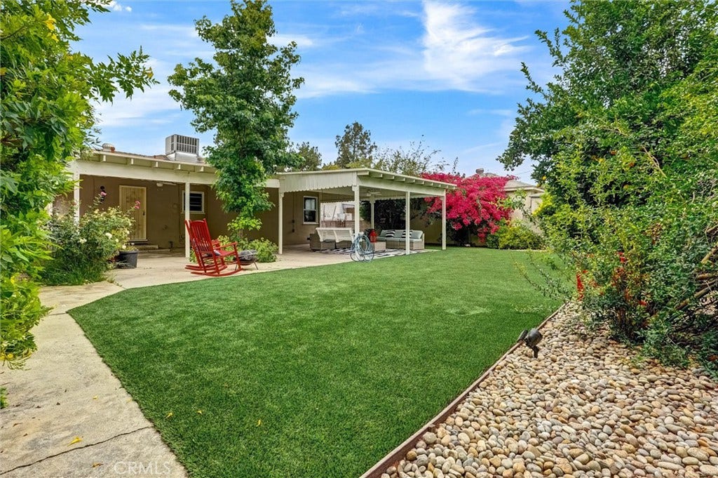 17415 Victory, Lake Balboa, CA 91406