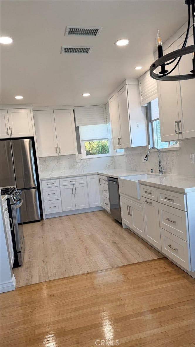 17415 Victory, Lake Balboa, CA 91406