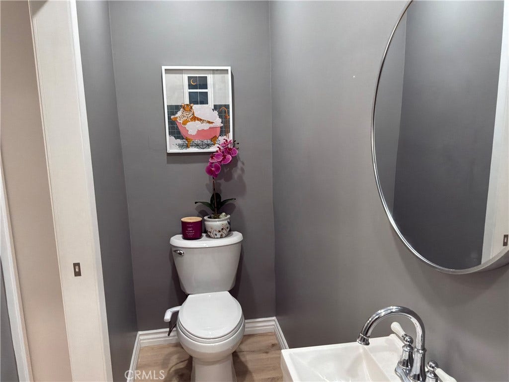 17415 Victory, Lake Balboa, CA 91406