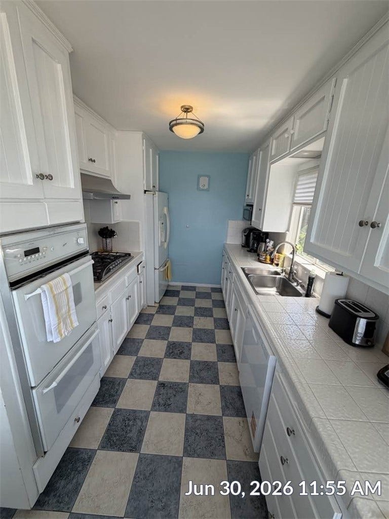 17614 Posetano, Pacific Palisades, CA 90272 17614 Posetano, Pacific Palisades, CA 90272
