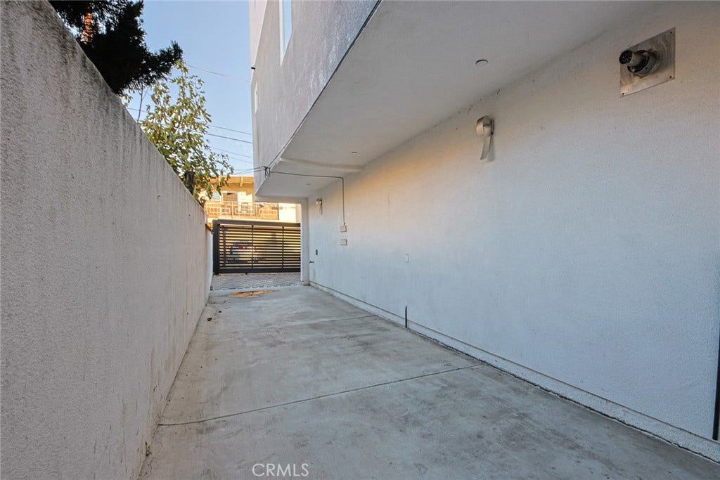 622 N Serrano Avenue, Los Angeles, CA 90004 622 N Serrano Avenue, Los Angeles, CA 90004