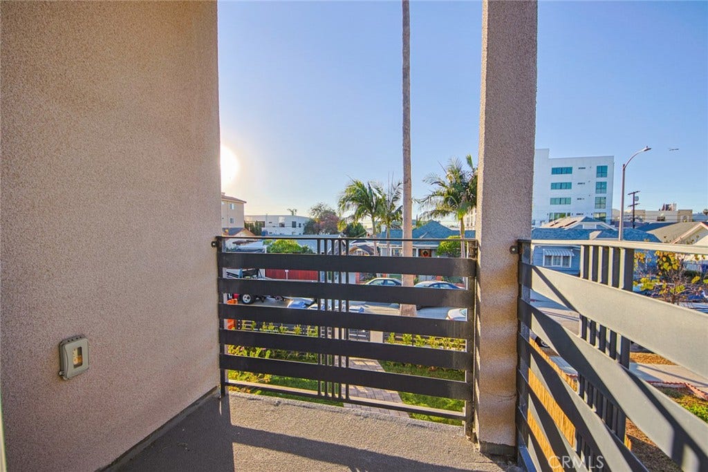 622 N Serrano Avenue, Los Angeles, CA 90004 622 N Serrano Avenue, Los Angeles, CA 90004