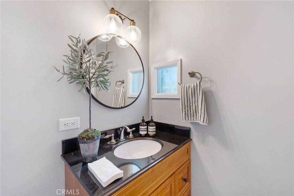 939 N Glendale Avenue, #1, Glendale, CA 91206 939 N Glendale Avenue, #1, Glendale, CA 91206