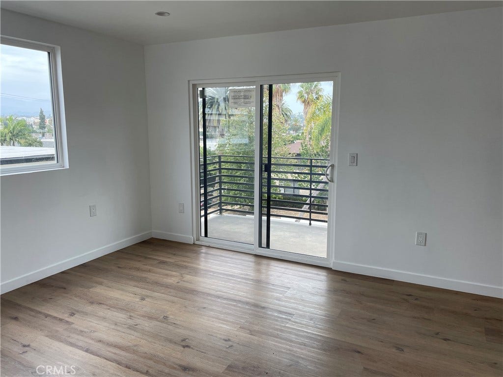 563 N Mariposa Avenue, #565-B, Los Angeles, CA 90004 563 N Mariposa Avenue, #565-B, Los Angeles, CA 90004
