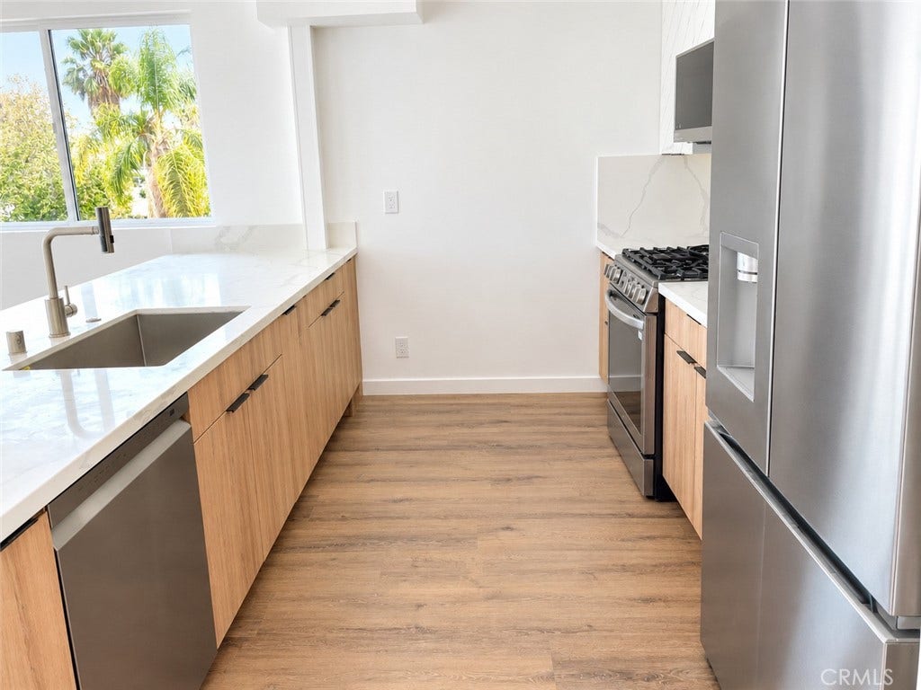 563 N Mariposa Avenue, #565-B, Los Angeles, CA 90004 563 N Mariposa Avenue, #565-B, Los Angeles, CA 90004