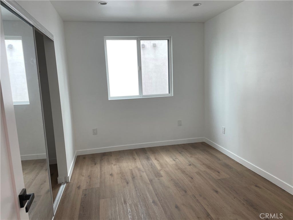 563 N Mariposa Avenue, #565-B, Los Angeles, CA 90004 563 N Mariposa Avenue, #565-B, Los Angeles, CA 90004
